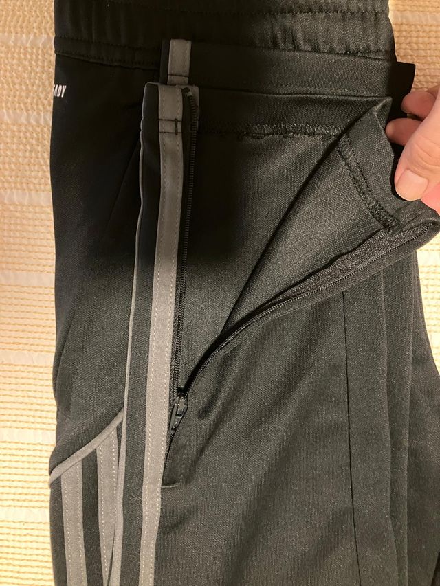 Pantalón Adidas Negro con Rayas Grises