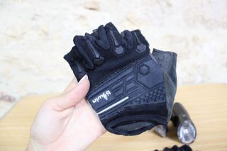 Pack Accesorios Ciclismo: Guantes, Luz, Candado