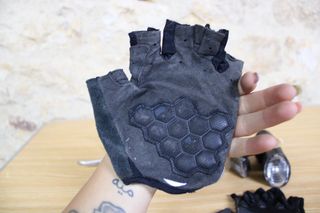 Pack Accesorios Ciclismo: Guantes, Luz, Candado