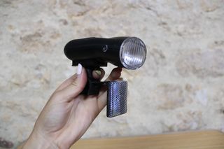 Pack Accesorios Ciclismo: Guantes, Luz, Candado
