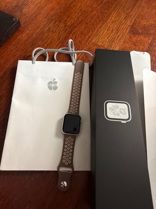 Apple Watch Series 4 Nike Plata