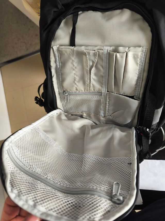 Mochila escolar ergonómica con diseño cómic