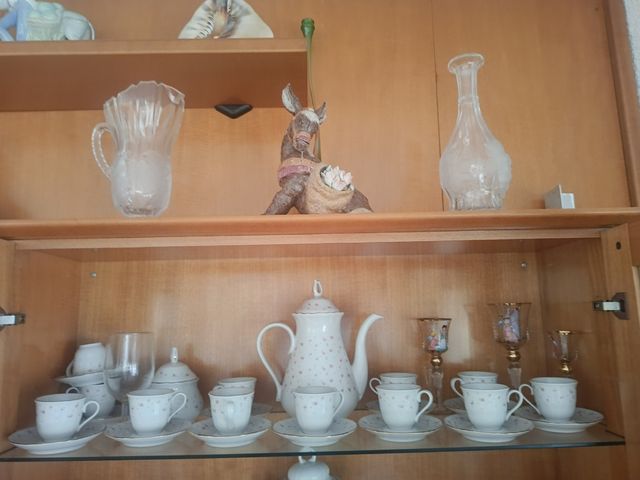 Conjunto de café de porcelana y cristal