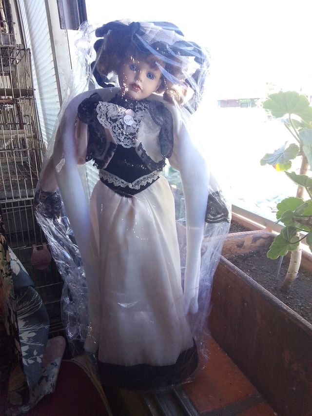 Muñeca de porcelana vintage