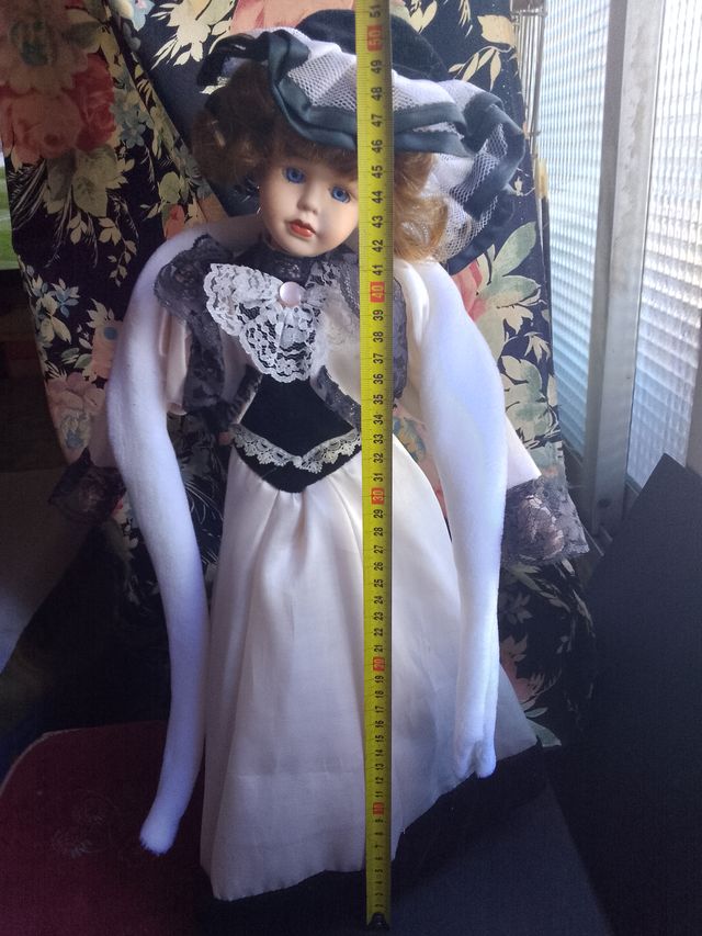 Muñeca de porcelana vintage