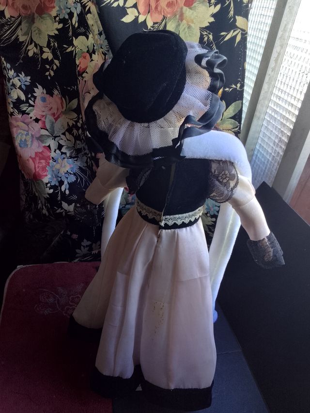 Muñeca de porcelana vintage