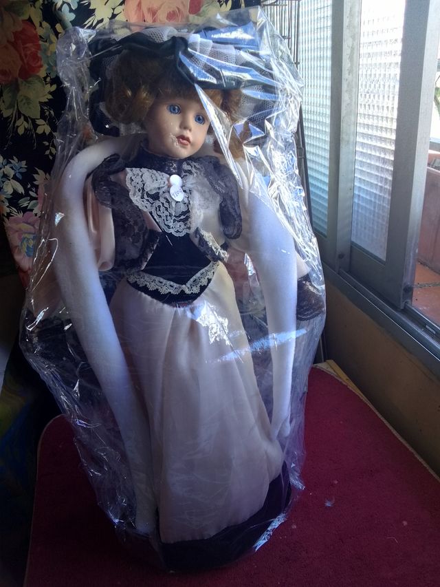 Muñeca de porcelana vintage