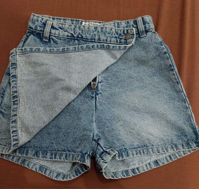 Lote Bershka: Camiseta Blanca y Falda Vaquera