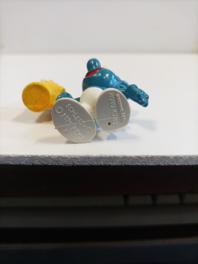 Puffo con boccale di birra 20078