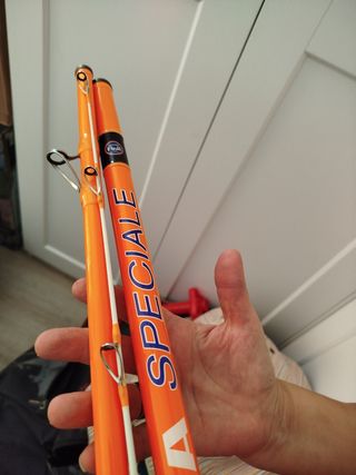 cañas de pesca Vercelli con 2 carretes de calidad.