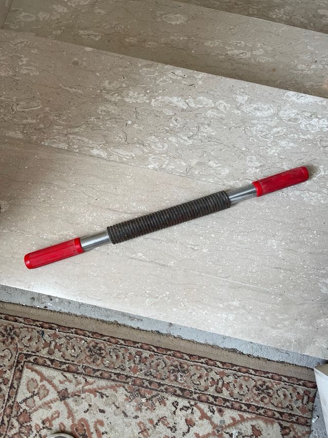 Attrezzo ginnico con molla