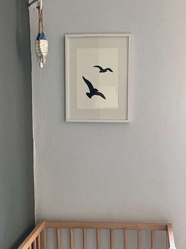 Quadro in carta bianca nera con gabbiani minimalisti