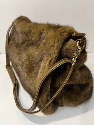 Borsa in pelliccia sintetica marrone