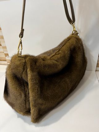 Borsa in pelliccia sintetica marrone