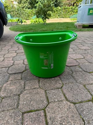 Mangiatoia per cavalli verde