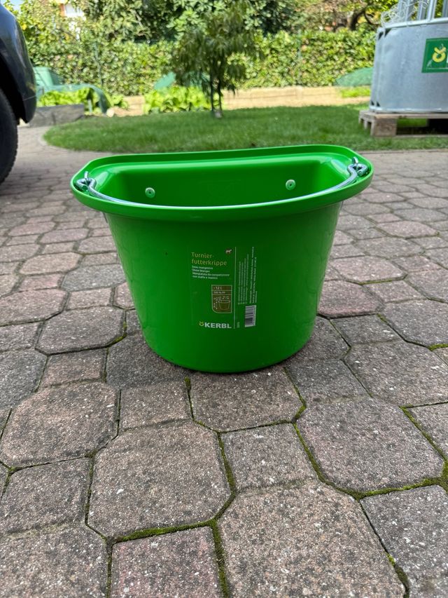 Mangiatoia per cavalli verde