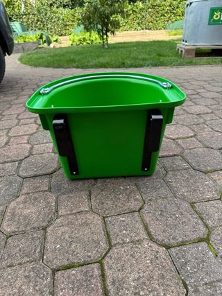 Mangiatoia per cavalli verde