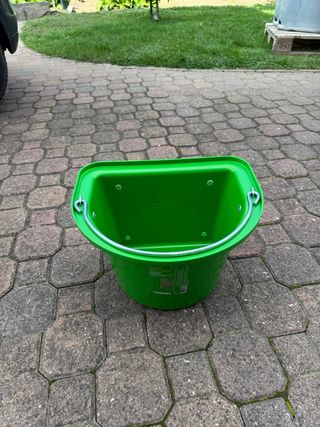 Mangiatoia per cavalli verde