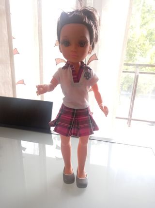 Muñeca Nancy pelo lila. Muñeca Nancy colegiala