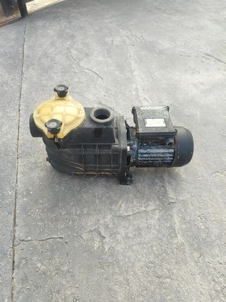 Bomba depuradora piscina.