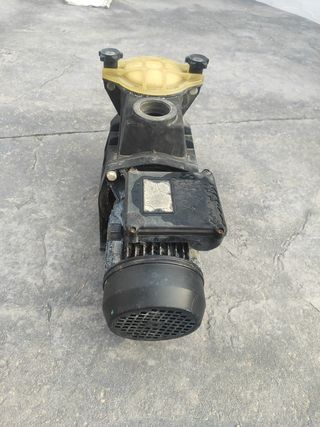 Bomba depuradora piscina.