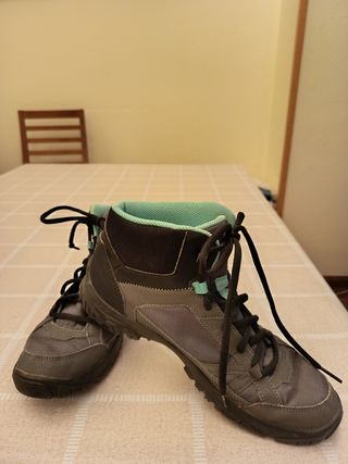 Botas de montaña Quechua mujer grises y turquesa