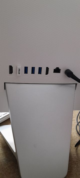 PC Todo en Uno Asus VIVO AIO M241D Plata