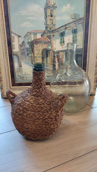 Damajuana antigua de esparto