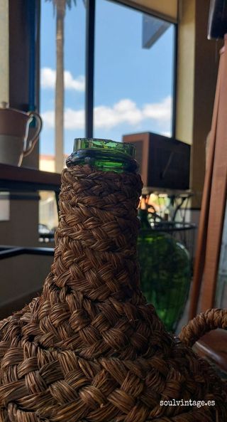 Damajuana antigua de esparto