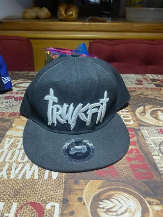 Gorra TRUKFIT Negra y Blanca