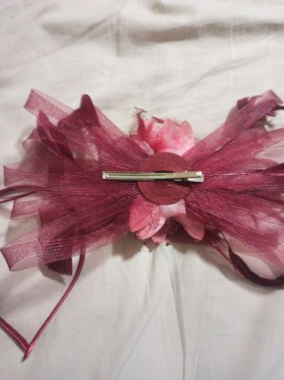 Tocado granate con gancho/diadema