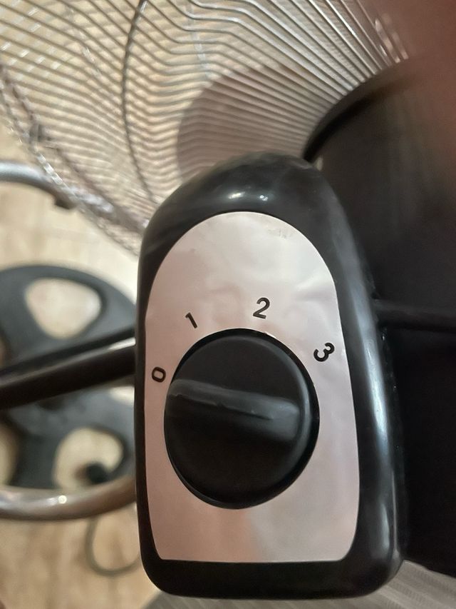 Ventilador de Pie Metálico Plateado