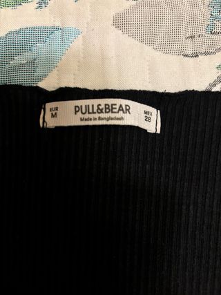Camiseta Pull and Bear negra escote fruncido