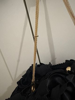 Bolso de fiesta floral negro Sondra Roberts.