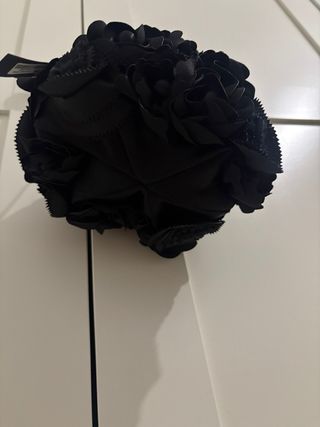 Bolso de fiesta floral negro Sondra Roberts.