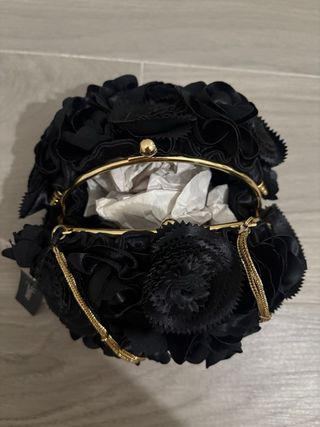 Bolso de fiesta floral negro Sondra Roberts.