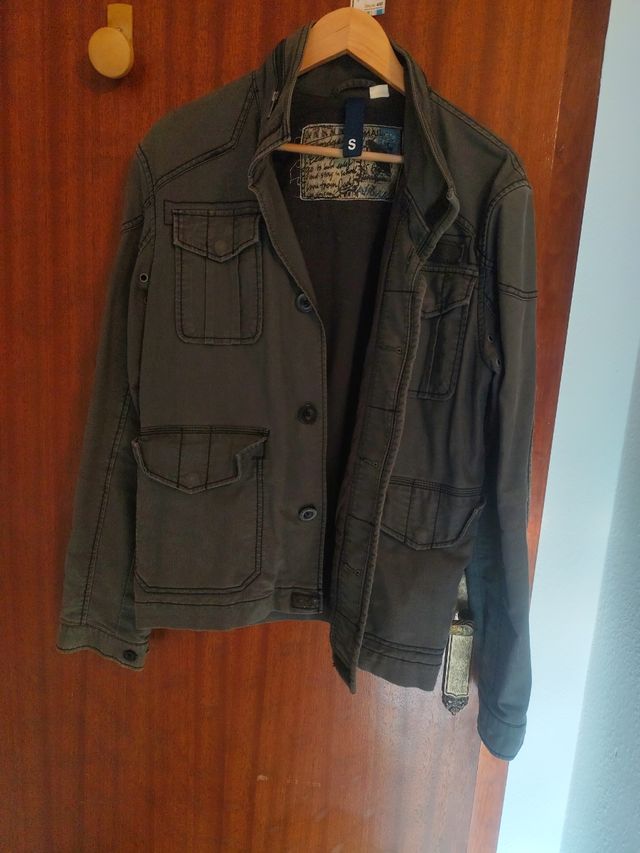 Cazadora H&M verde militar Talla S