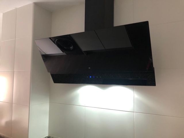 Campana extractora negra semi nueva