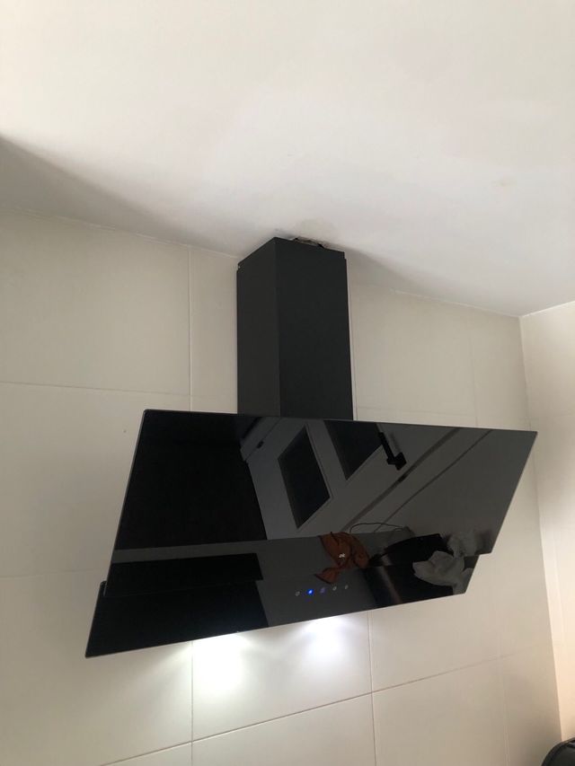 Campana extractora negra semi nueva