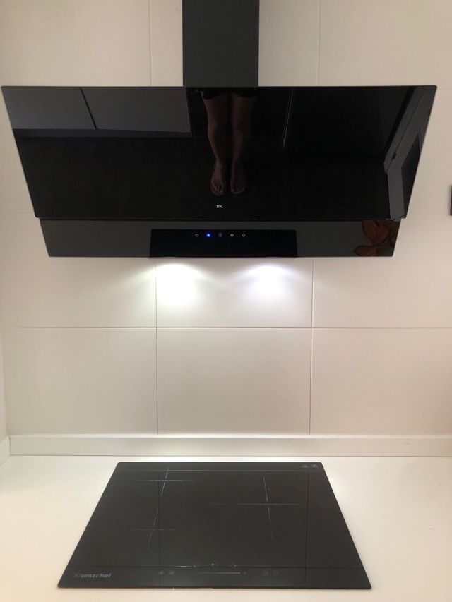 Campana extractora negra semi nueva