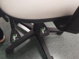 Silla de oficina giratoria regulable