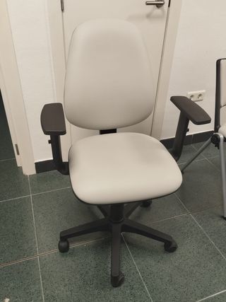 Silla de oficina giratoria regulable