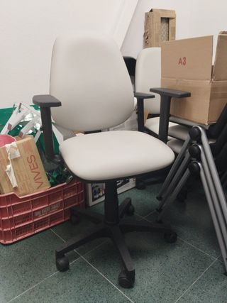 Silla de oficina giratoria regulable