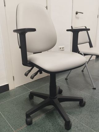 Silla de oficina giratoria regulable