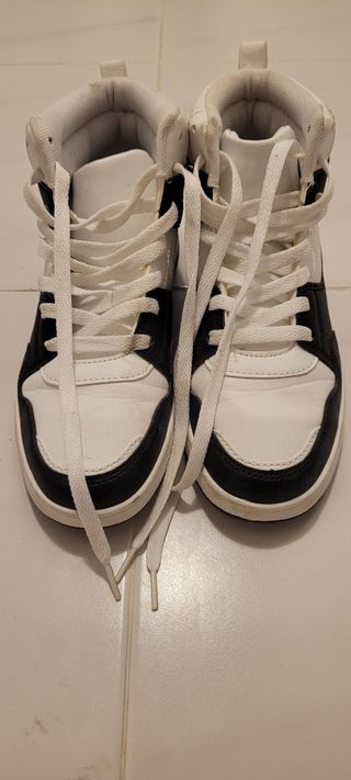 Zapatillas High Top Blancas y Negras