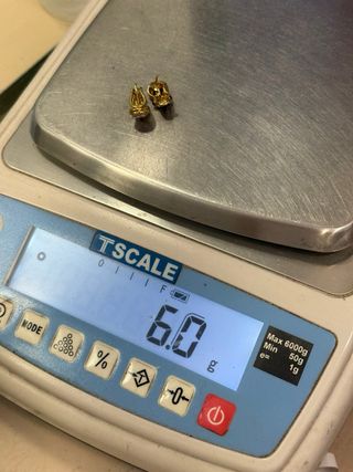 Pendientes de dama con piedras de oro 18k