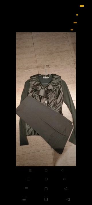 Conjunto de traje gris y verde