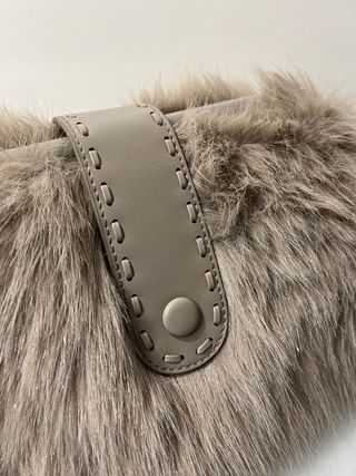 Borsa tracolla pelliccia sintetica beige/marrone