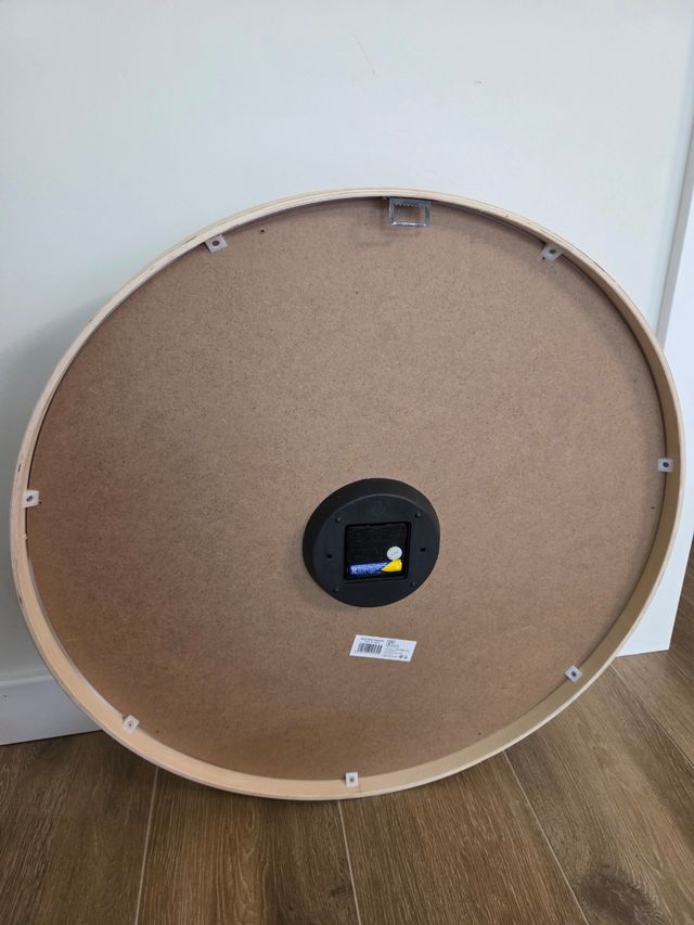 Reloj de pared moderno madera y blanco