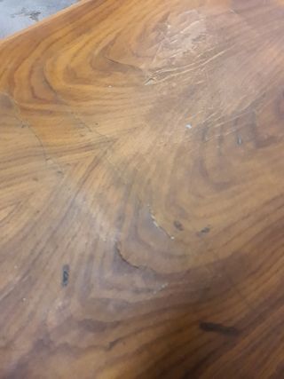 Mesa de comedor de madera